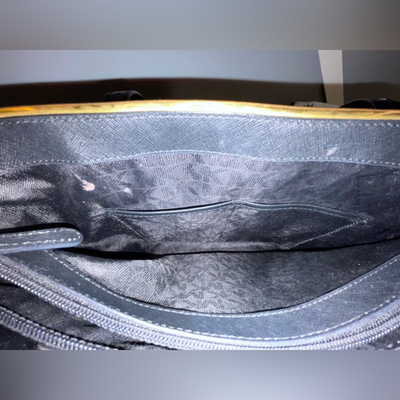 Michael Kors black and gold trimmed tote/ shoulder bag. Slightly used - Picture 4 of 7